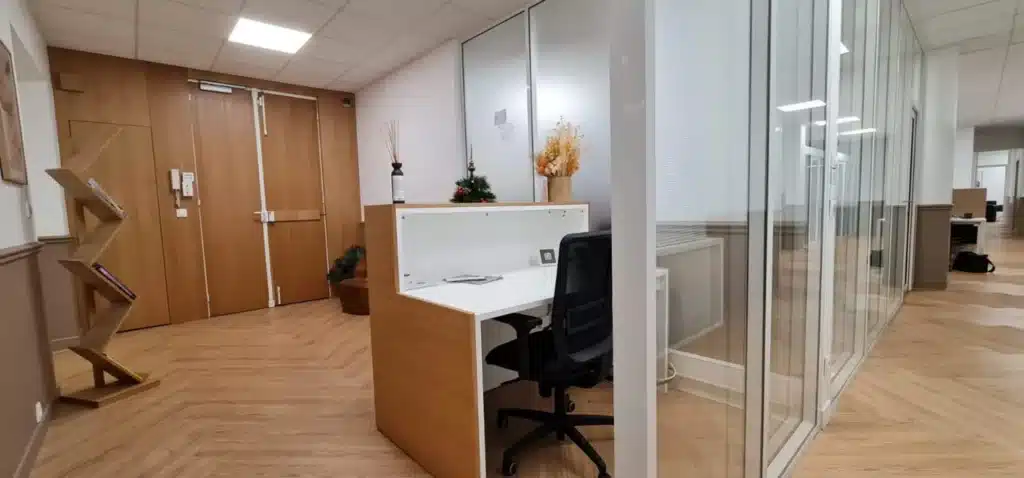 Réalisation d’un plateau de bureau de 250m² dans un immeuble haussmannien pour le compte d’un Cabinet de conseil indépendant accompagnant les professionnels du secteur financier, avenue de Villiers à Paris.